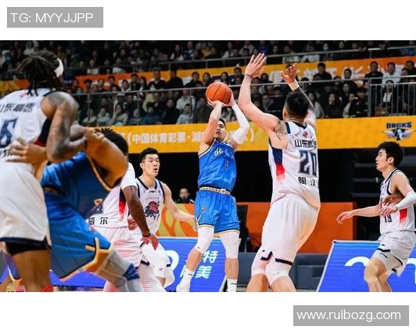 北京队迎战山东西王集团全力争胜展现篮球魅力与团队精神