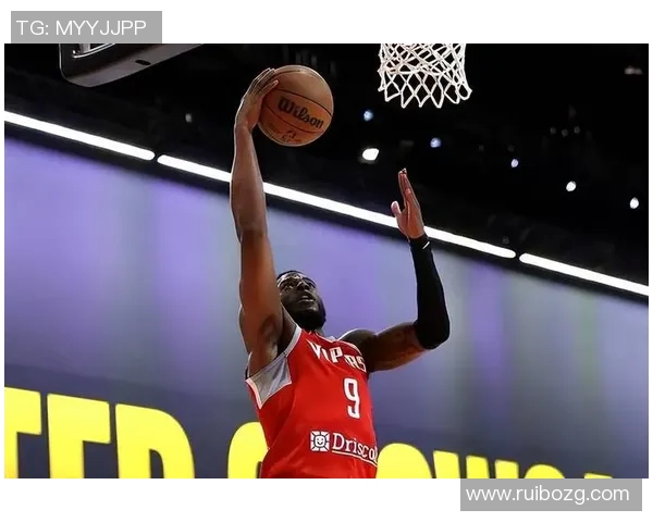 火箭与骑士在NBA夏季联赛中激战正酣新秀表现引人瞩目